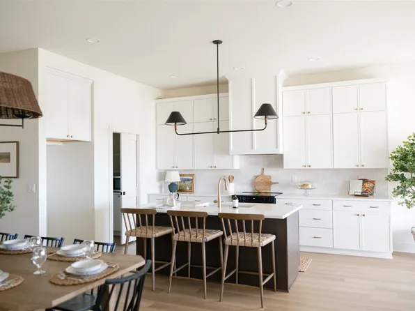 285 S Marigold Ave, West Des Moines, IA 50266