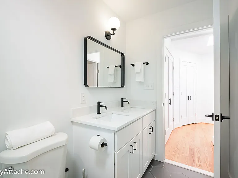 631 Constitution Ave NE — Photo 16