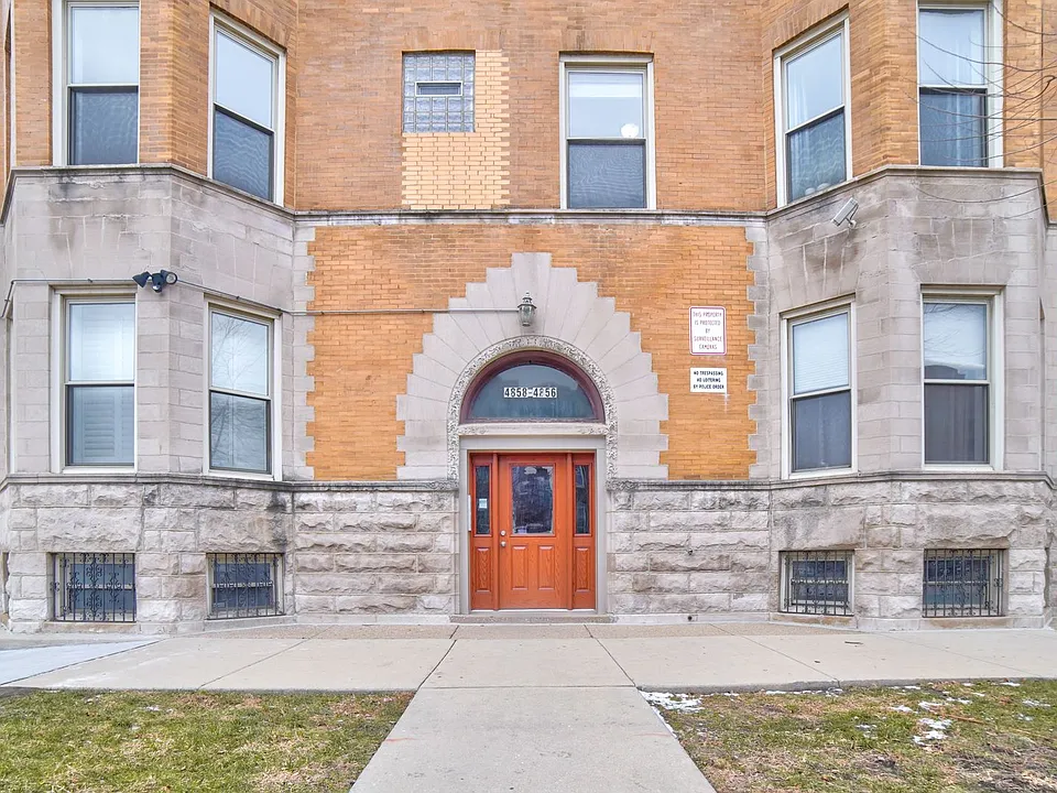 4858 S Prairie Ave #2A