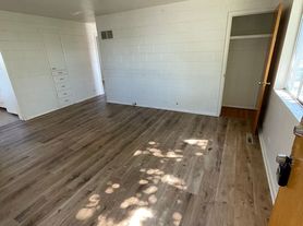 1385 Benton #1