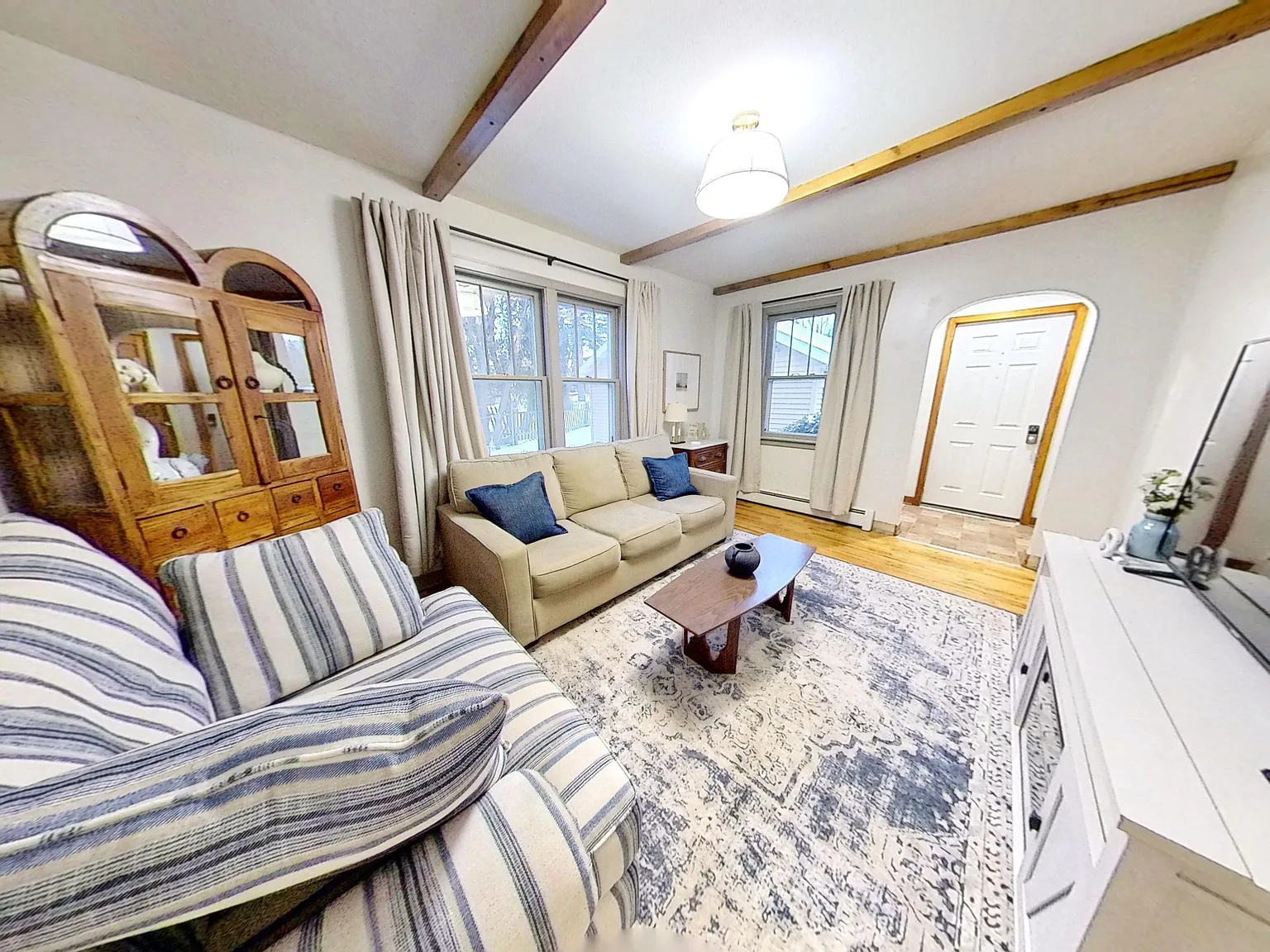 2 bed, $1,600 — Photo 4