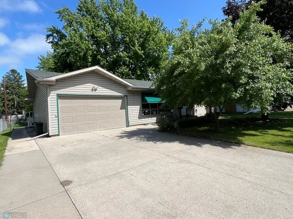 2012 16th St S, Moorhead, MN 56560