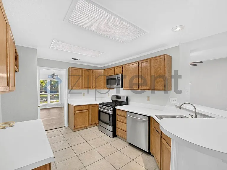 2508 Hawk Dr — Photo 8
