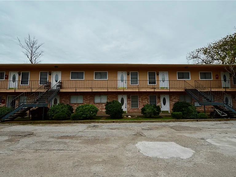 1004 Austin St #5 — Photo 2