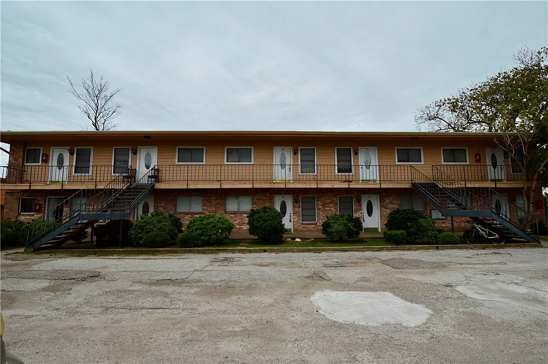 Building Photo - 1004 Austin St #5