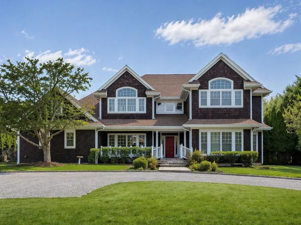 30 Post Fields Ln, Quogue, NY 11959