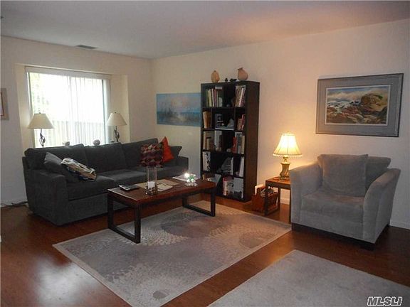 3rd image of 342 Woodland Ct