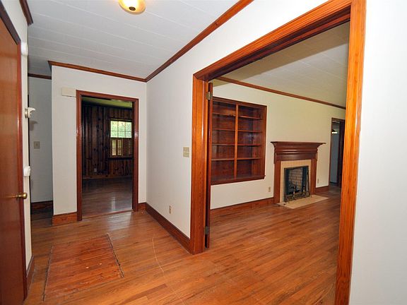 3rd image of 1723 Clarkson Ave