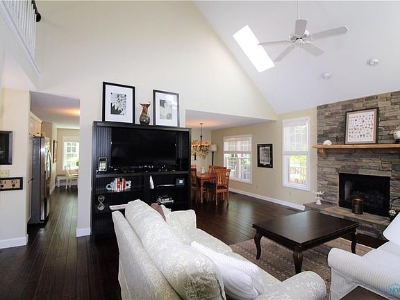 5th image of 28543 Woodland Ave