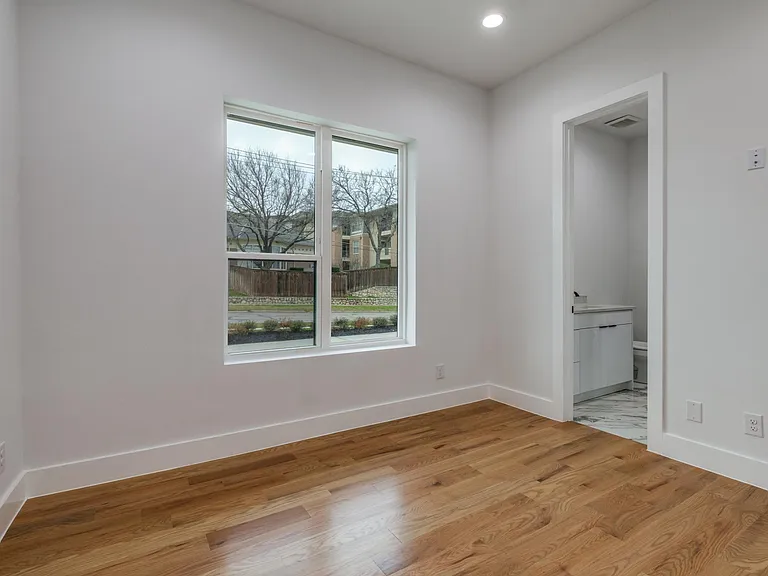 2714 N Carroll Ave #101 — Photo 6