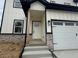 3325 Covington Dr, Davenport, IA 52806