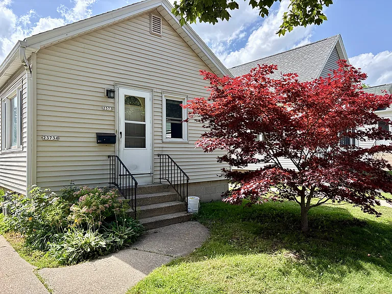 2373 S Logan Ave — Photo 1
