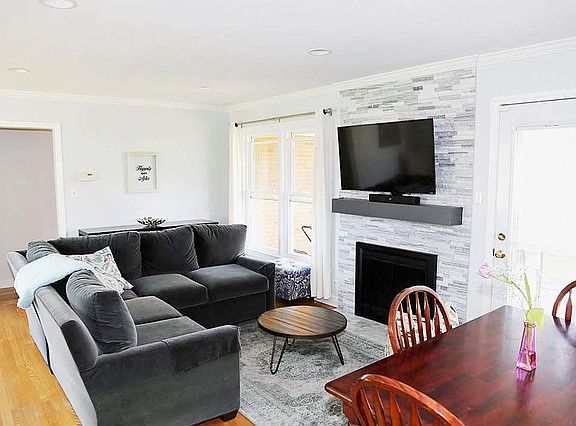 4th image of 836 S Dunton Ave
