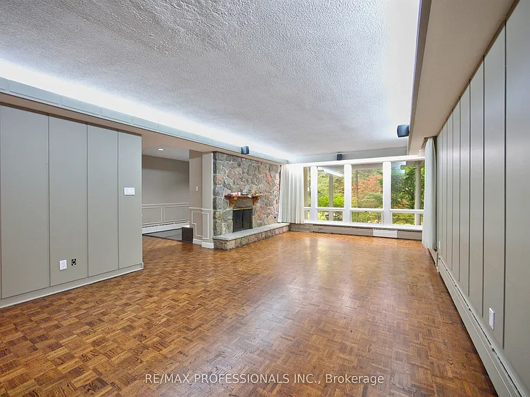 32 Edenbrook Hl — Photo 8