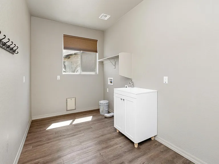 2547 Comet Loop — Photo 18