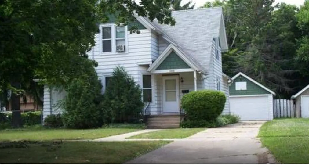 1010 Harrison Ave photo 1