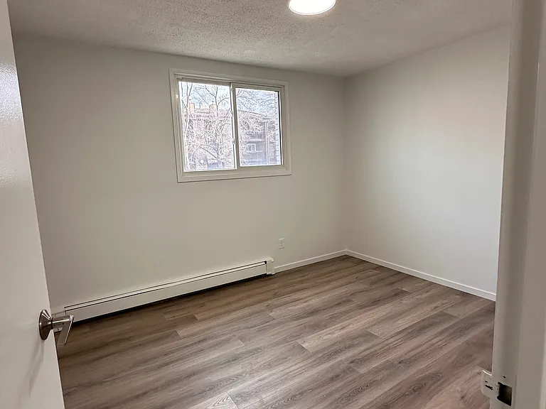925 Chancellor Dr — Photo 12