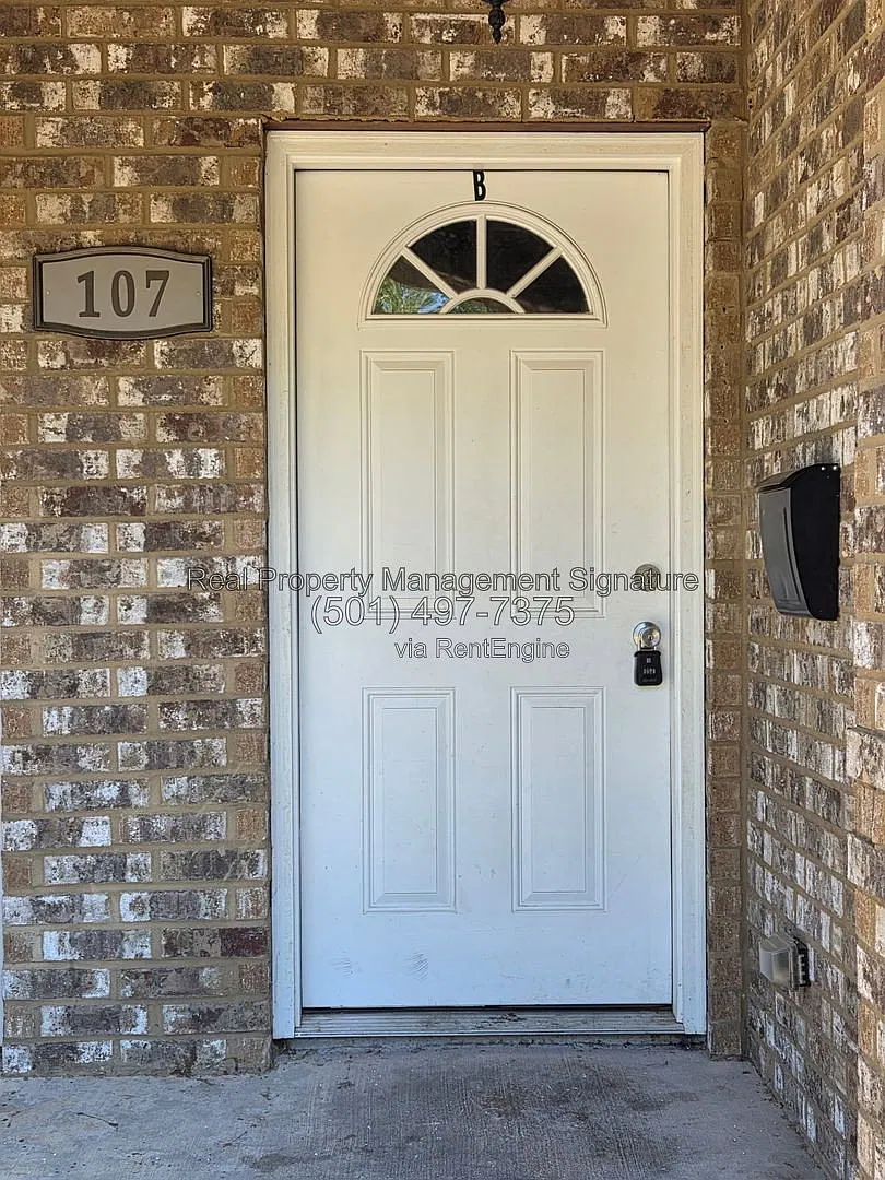 2 bed, 1.0 bath, 1050 sqft, $1,250 — Photo 2