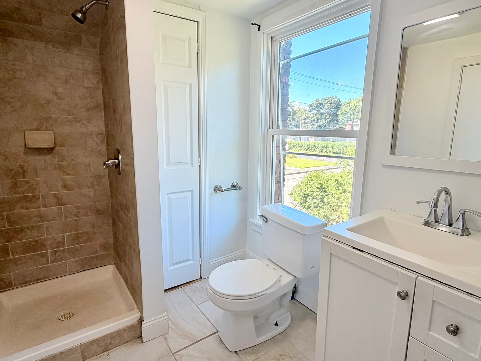 1 bed, $2,000 — Photo 4