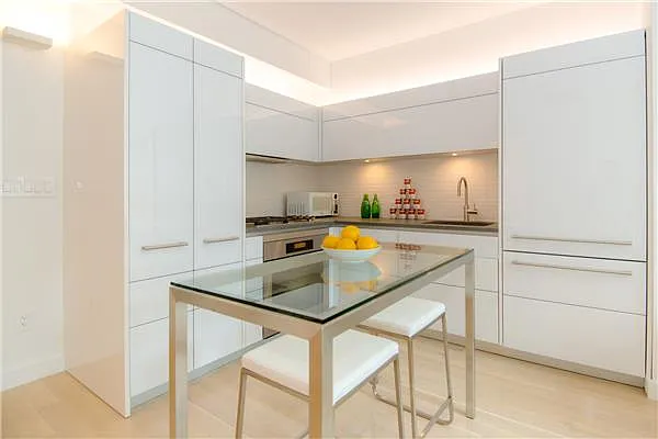 Sold by (Legacy) Elegran | media 20
