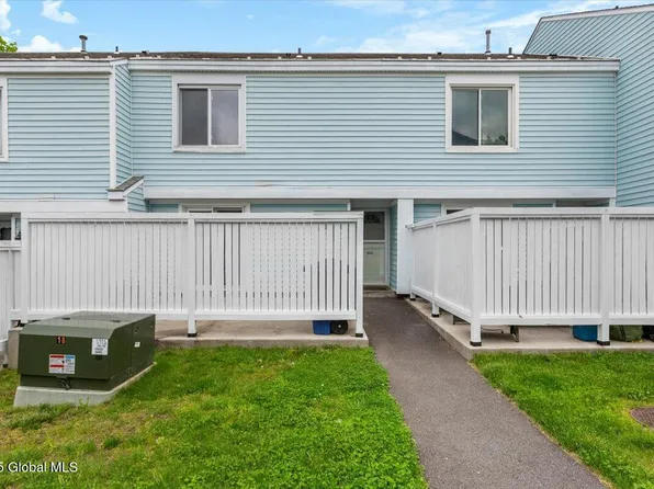 404 Chatham Court, East Greenbush, NY 12061