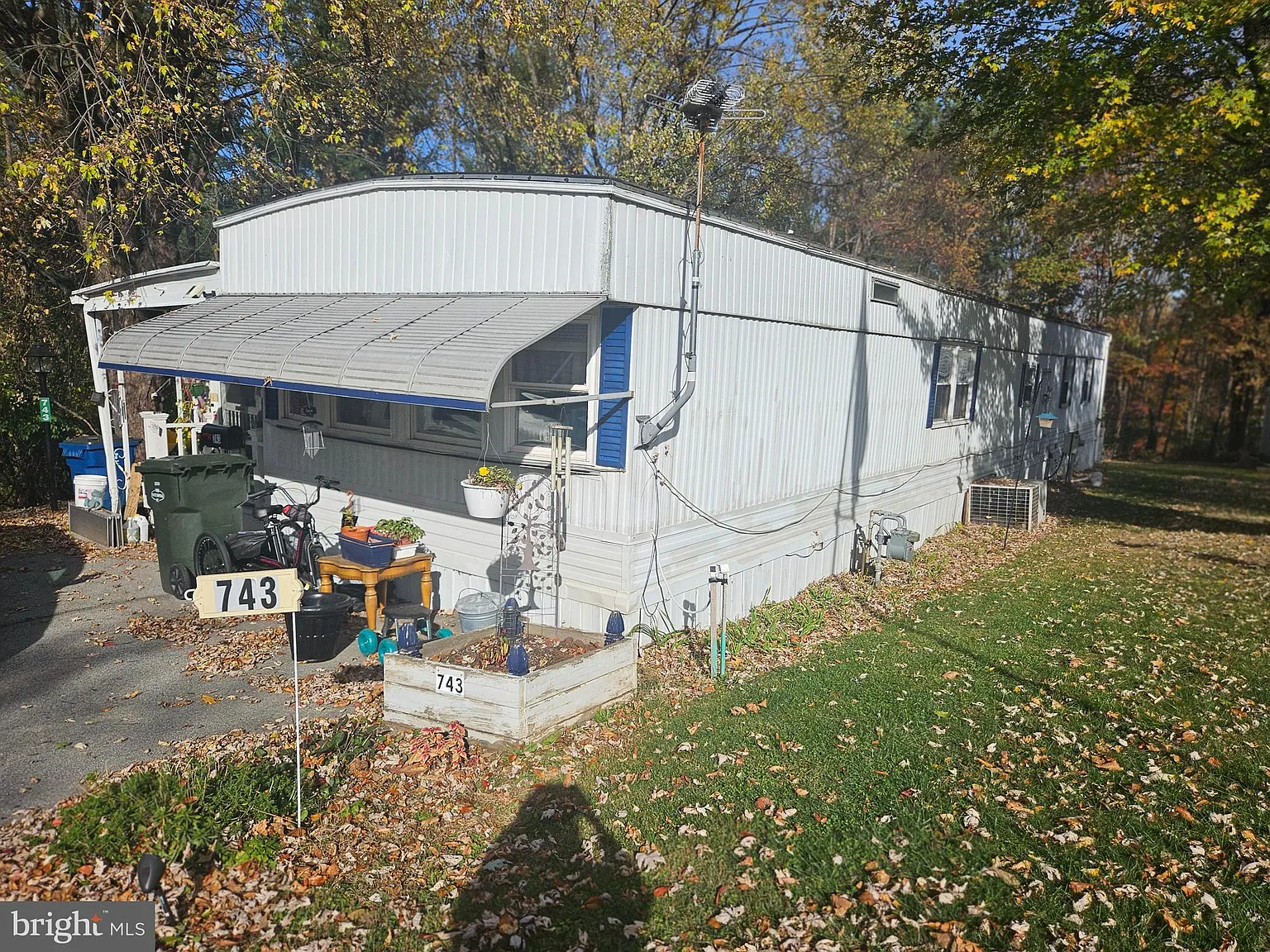 743 Lake Dr photo 1