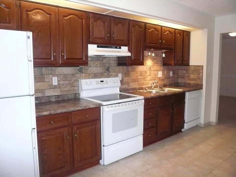 Upgraded Eat In Kitchen