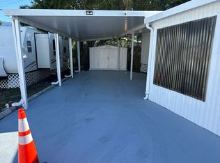 27 Pine Ridge Dr, West Palm Beach, FL 33404