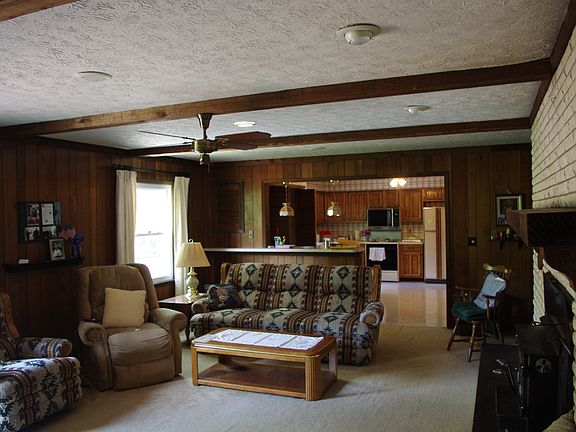 5th image of 15 Marquette Dr