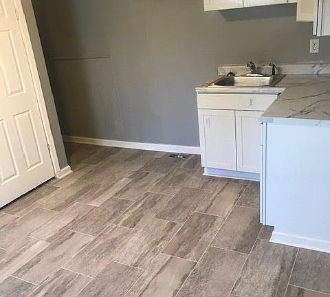 5th image of 2378 Aragon St