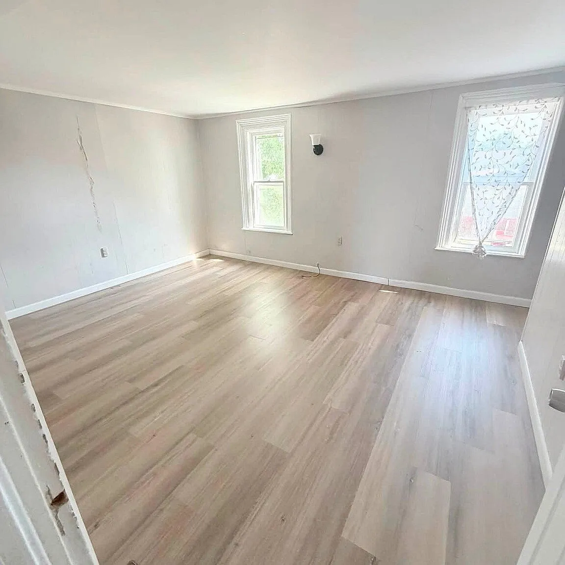 2 bed, 1.0 bath, 901 sqft, $1,095 — Photo 2