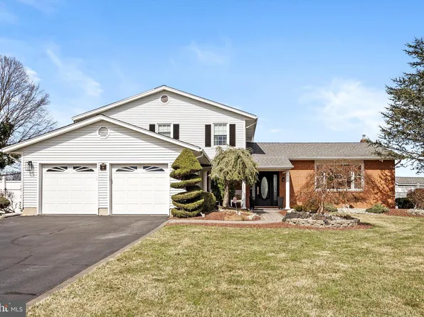 54 Peter Rafferty Dr, Hamilton, NJ 08690