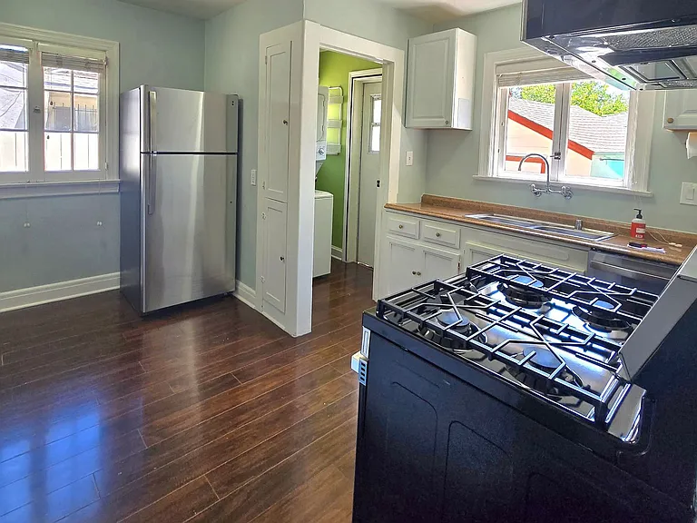 1692 N Marengo Ave — Photo 8