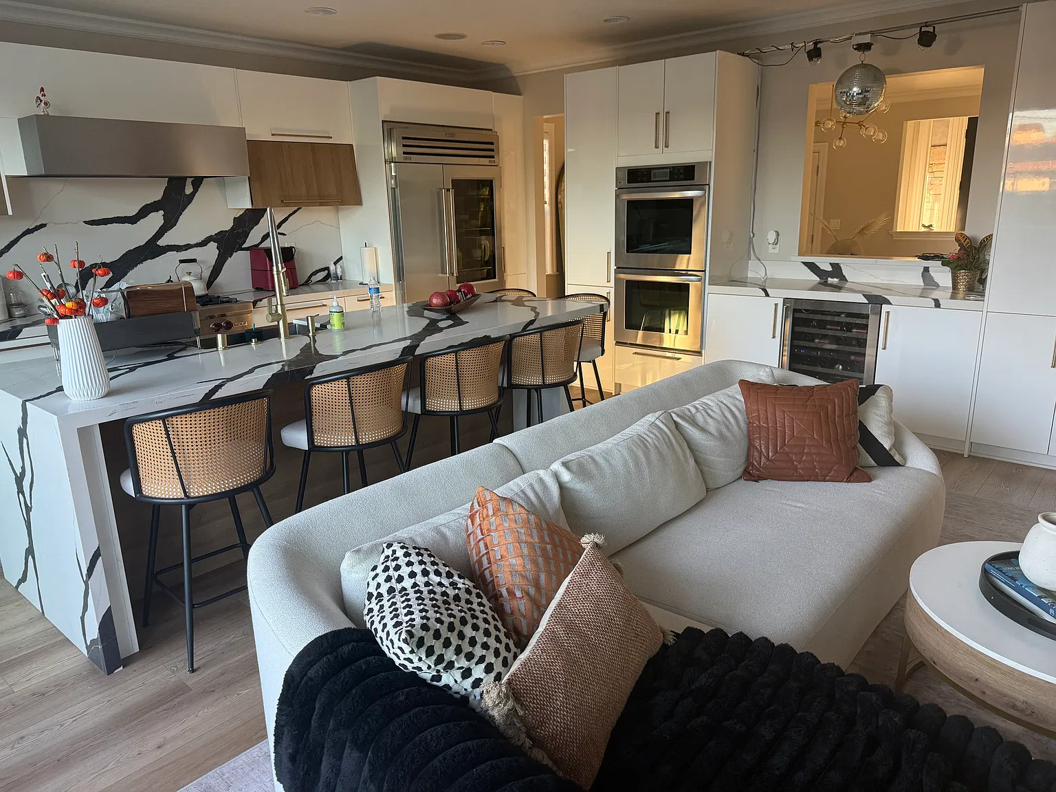 4 bed, 3205 sqft, $10,000 — Photo 4