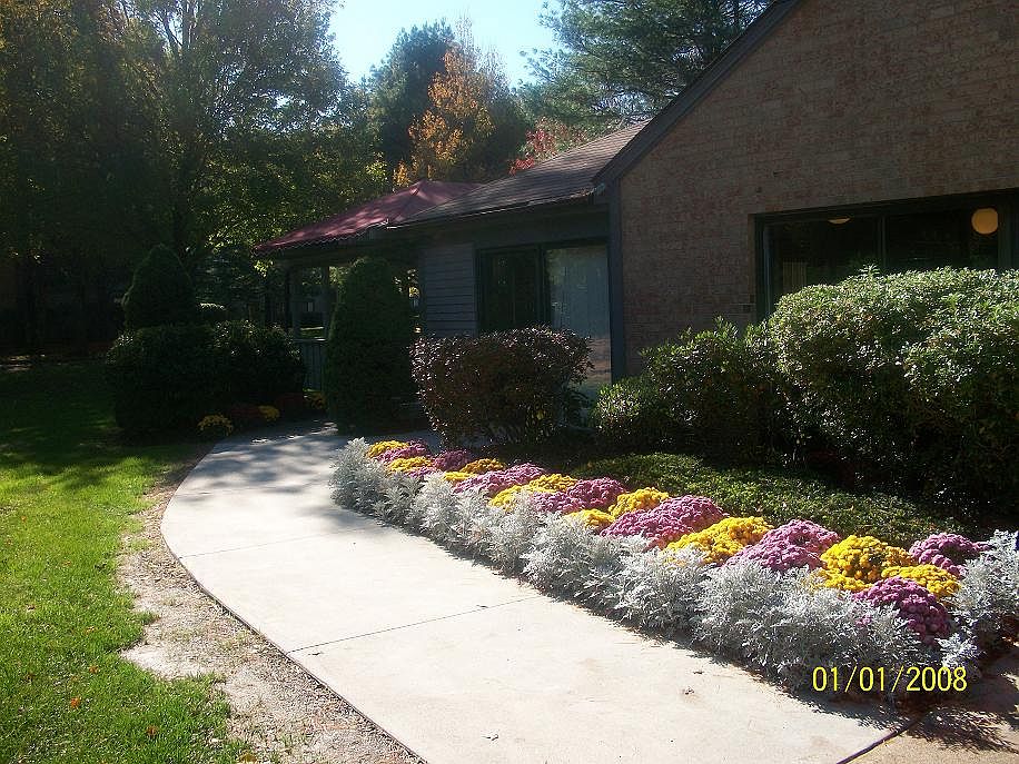 1st image of 101 Longmeadow Dr