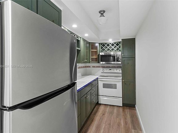 5th image of 16518 NE 26th Ave APT 405