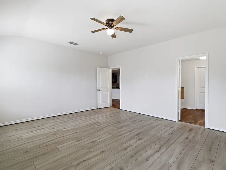 2818 Davis Trce — Photo 14