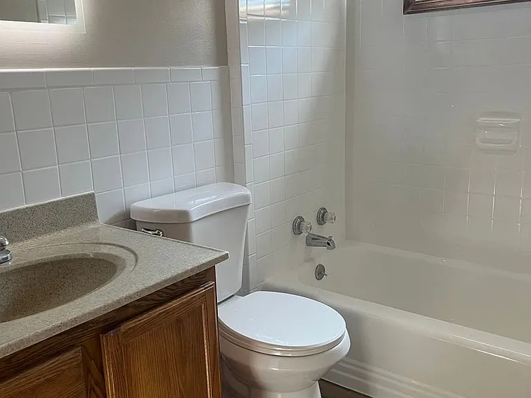 5210 SW 19th Ter — Photo 7