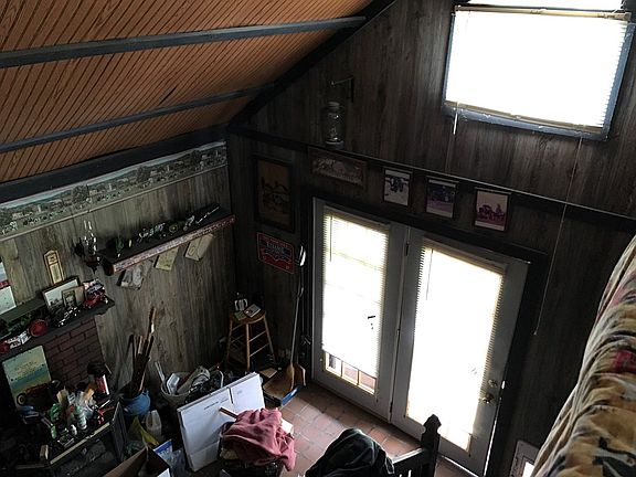 5th image of 172 New London Ave