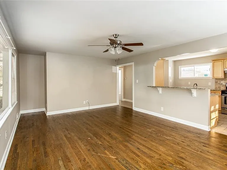 2720 Stonecreek Rd SE — Photo 4