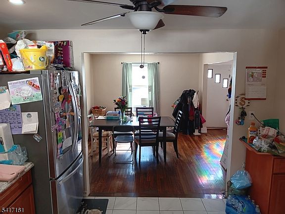 4th image of 1028 W 5Th St