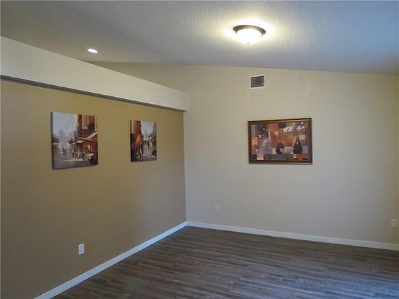 5th image of 8075 102nd Ave