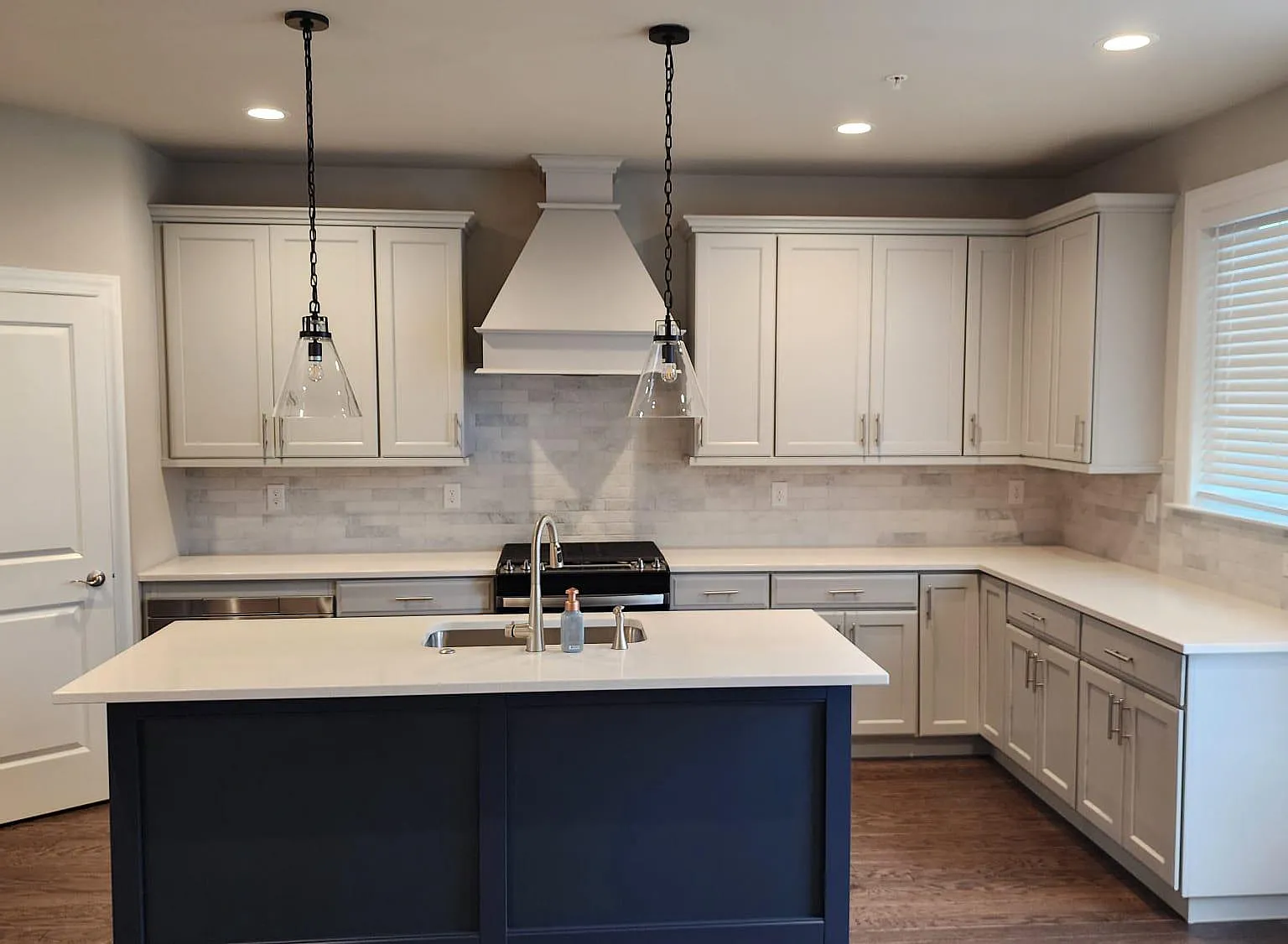 3 bed, 2080 sqft, $3,500 — Photo 1