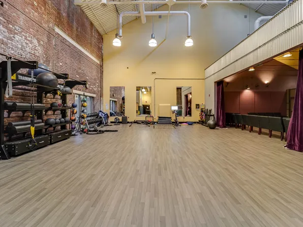 227 Christopher Columbus Drive image 13 of 20