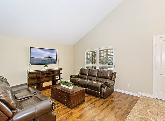 4th image of 4809 E Garland Cir