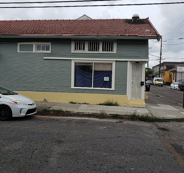 2nd image of 2634 Dauphine St