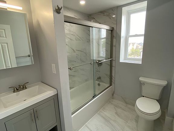 5th image of 201 Lareine Ave APT 406