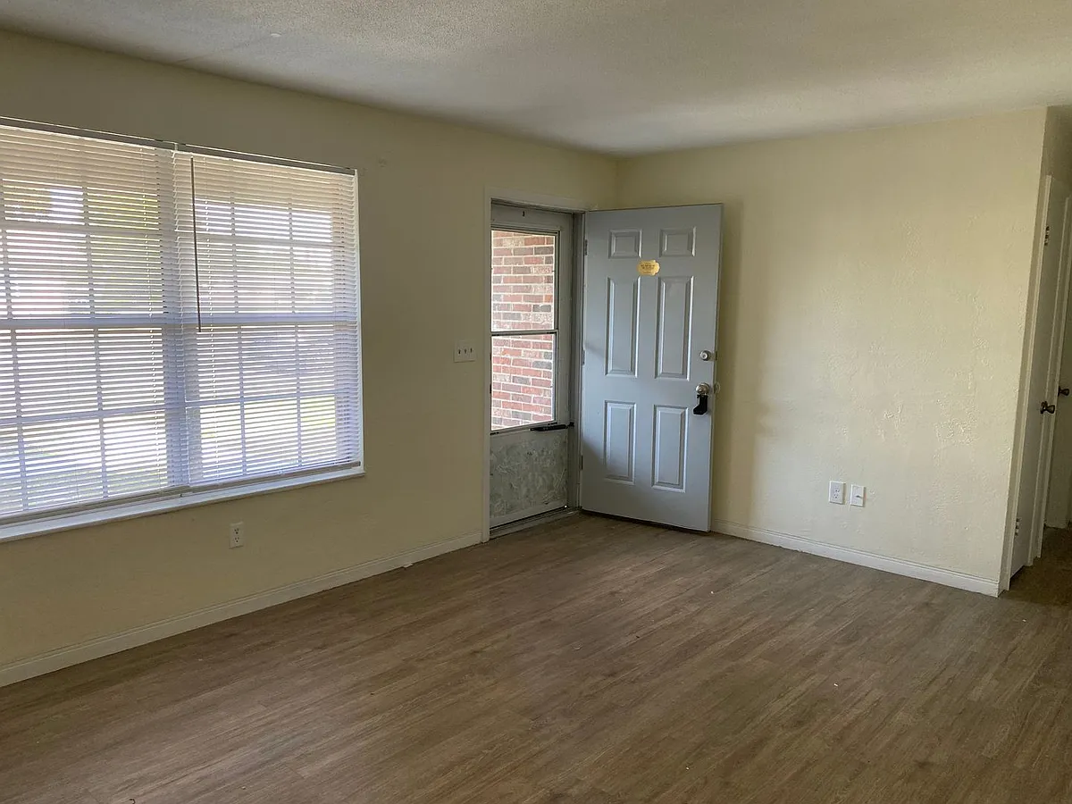 Building Photo - 1336 W Fowler Dr #A