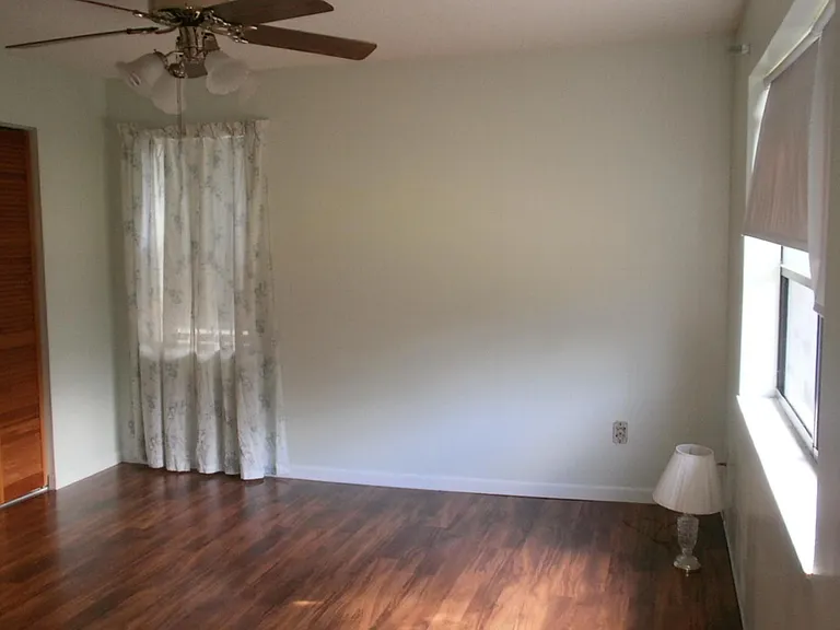 11526 SW 54th St — Photo 3