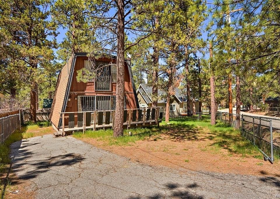 1st image of 305 Shakespeare Ln